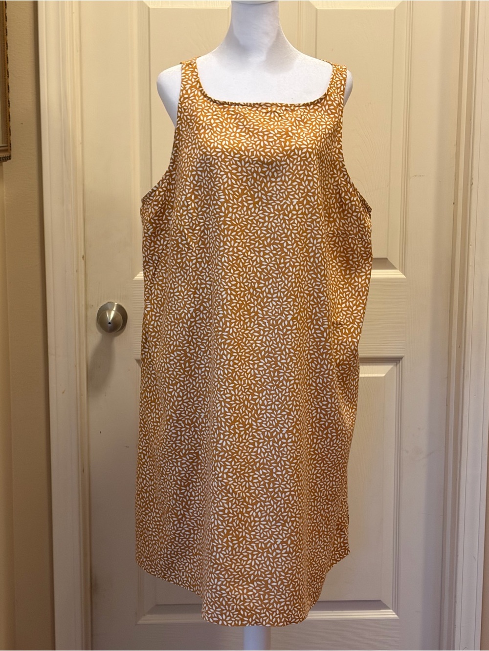 Ava & Viv Rust Leaf Print Sleeveless Dress